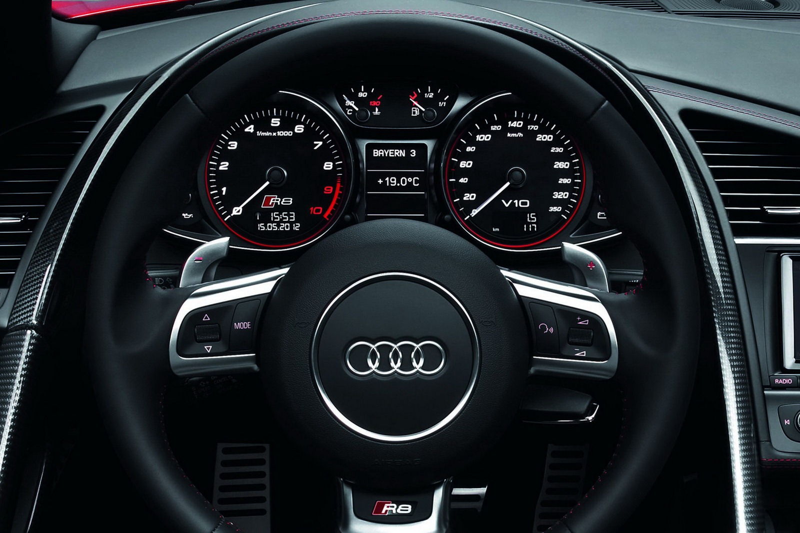 2013-Audi-R8-192